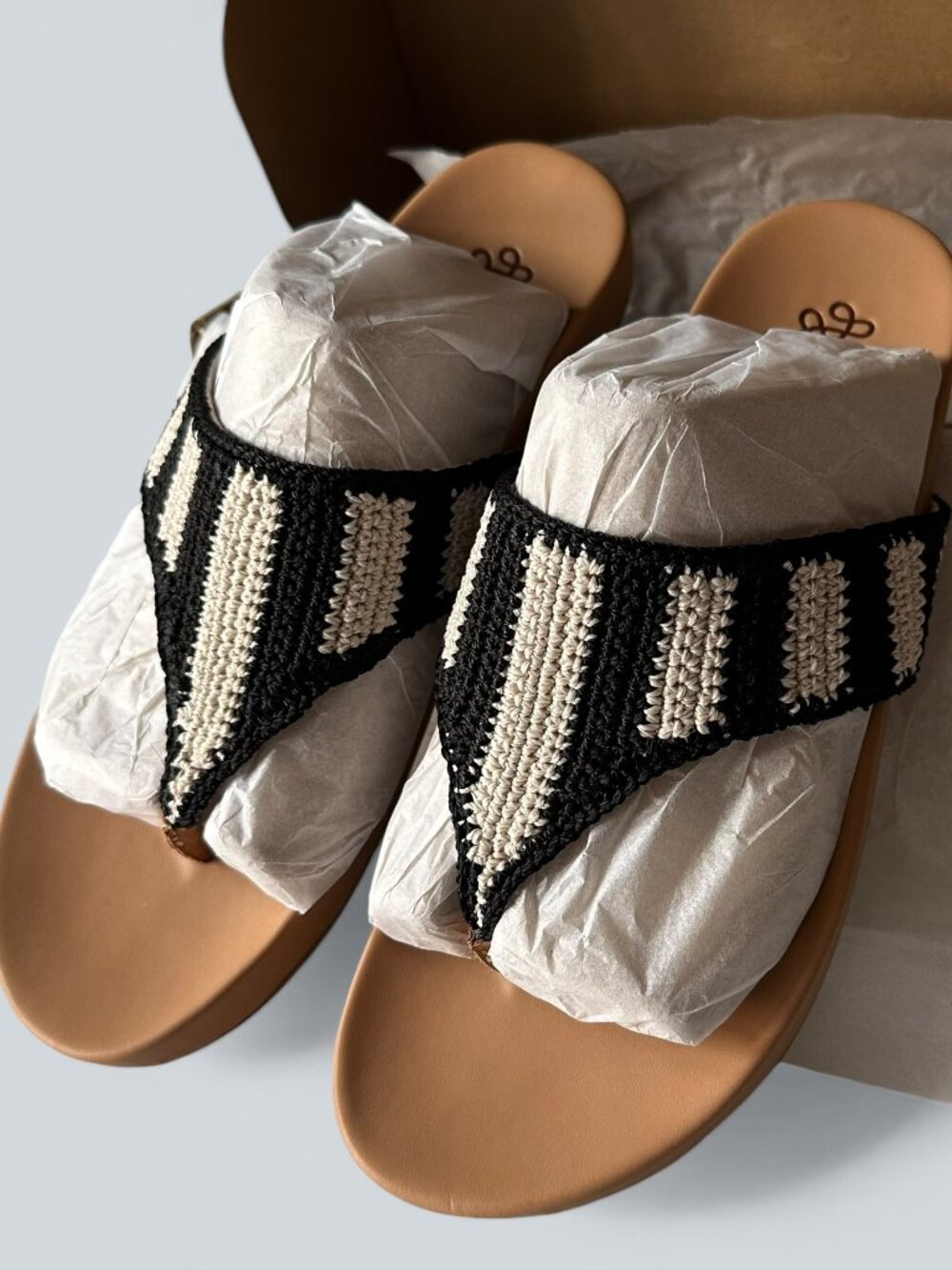 The SAK Women's Embroided Everly Thong Sandal Black White Stripe Size 9 NEW - Picture 5 of 7
